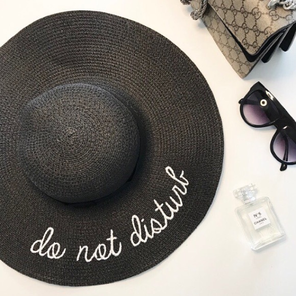 Do Not Disturb Floppy Beach Hat - Picture 2 of 8